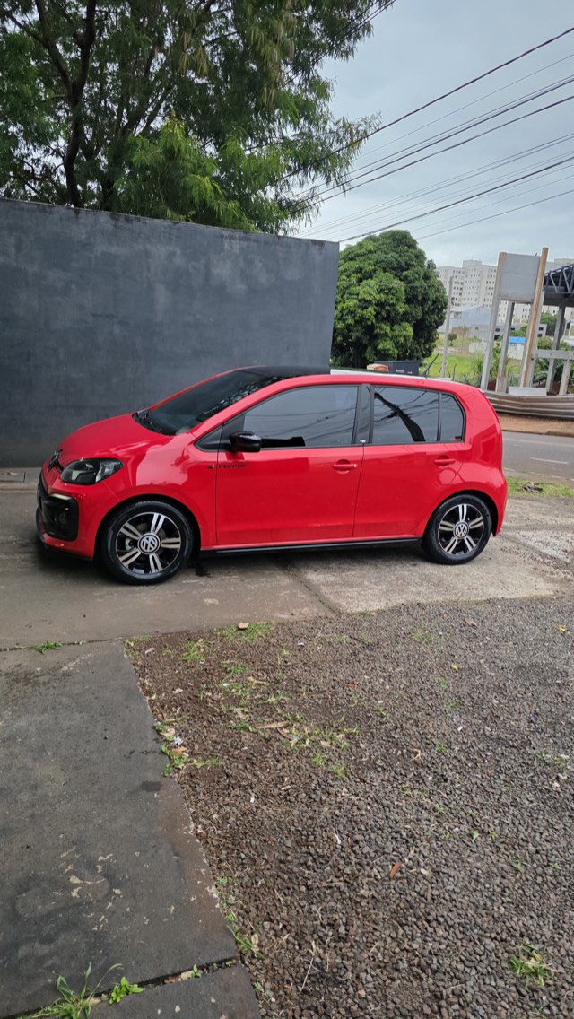 Volkswagen up! vermelho atendido pela FL Motorsport