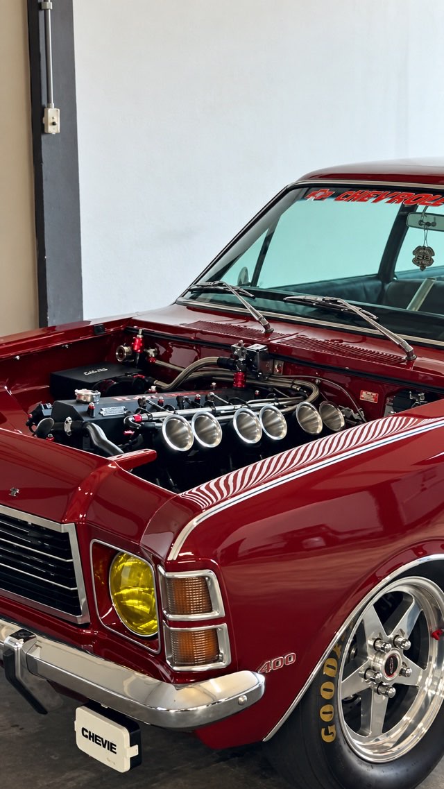 Motor 6 cilindros com corpos de injeção individuais preparado pela FL Motorsport